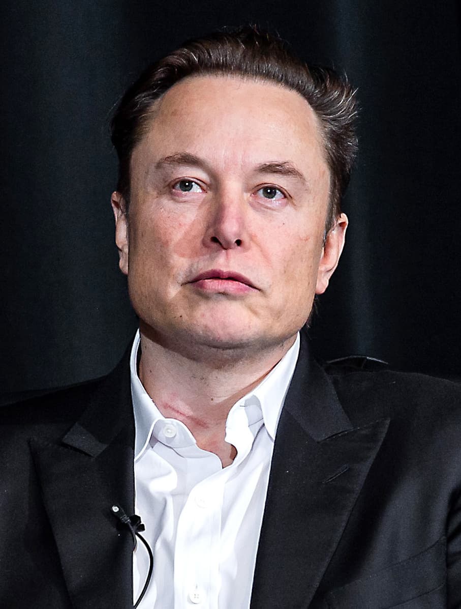 Elon Musk speaking at the U.S. Air Force Academy in 2022